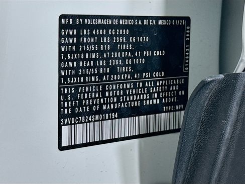 Used 2025 Volkswagen Taos SE image 12