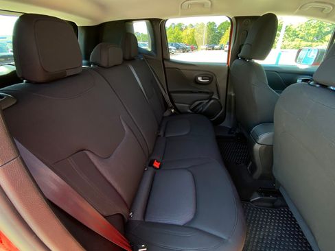 Used 2023 Jeep Renegade Latitude image 29