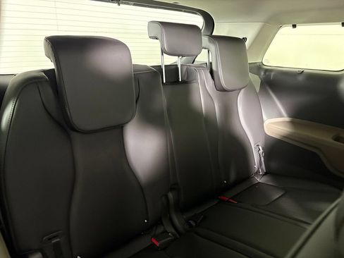 New 2026 Kia Carnival EX FWD image 16