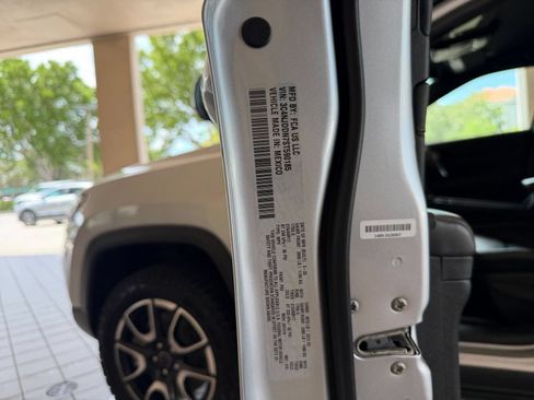 Used 2025 Jeep Compass Trailhawk AWD/4WD image 23