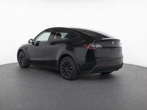 Used 2024 Tesla Model Y Long Range AWD/4WD image 4