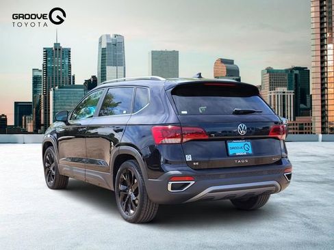Used 2023 Volkswagen Taos SE w/ Panoramic Sunroof Package AWD/4WD image 3