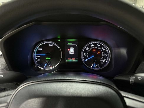 Used 2020 Toyota RAV4 LE image 30