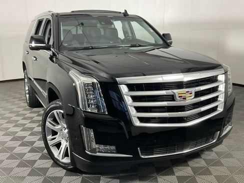 Used 2018 Cadillac Escalade Premium Luxury AWD/4WD image 39