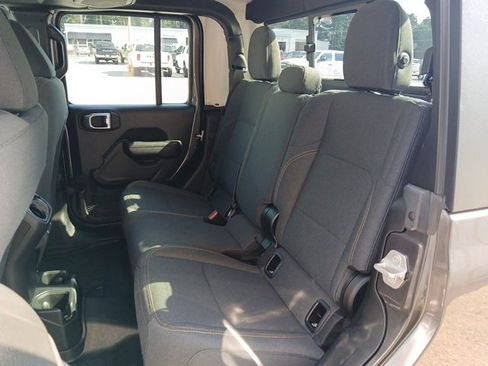 Used 2025 Jeep Gladiator Sport image 34