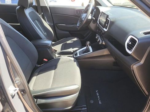 Certified 2024 Hyundai Venue Limited image 8