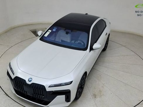 Used 2023 BMW i7 xDrive60 w/ Executive Package 2 AWD/4WD image 78