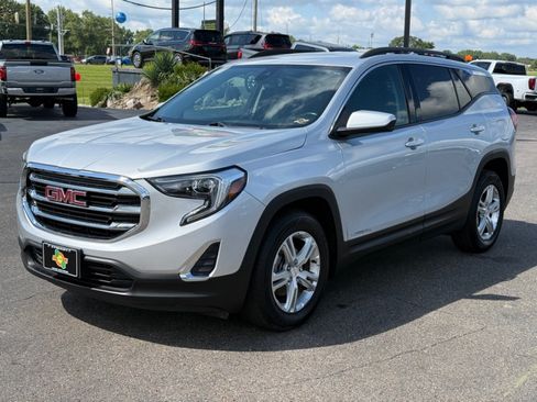 Used 2020 GMC Terrain SLE w/ Driver Convenience Package FWD image 4