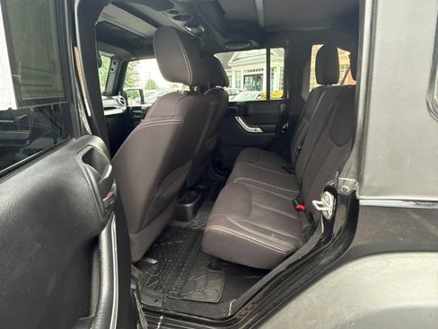 Used 2014 Jeep Wrangler Unlimited Rubicon w/ Connectivity Group AWD/4WD image 10