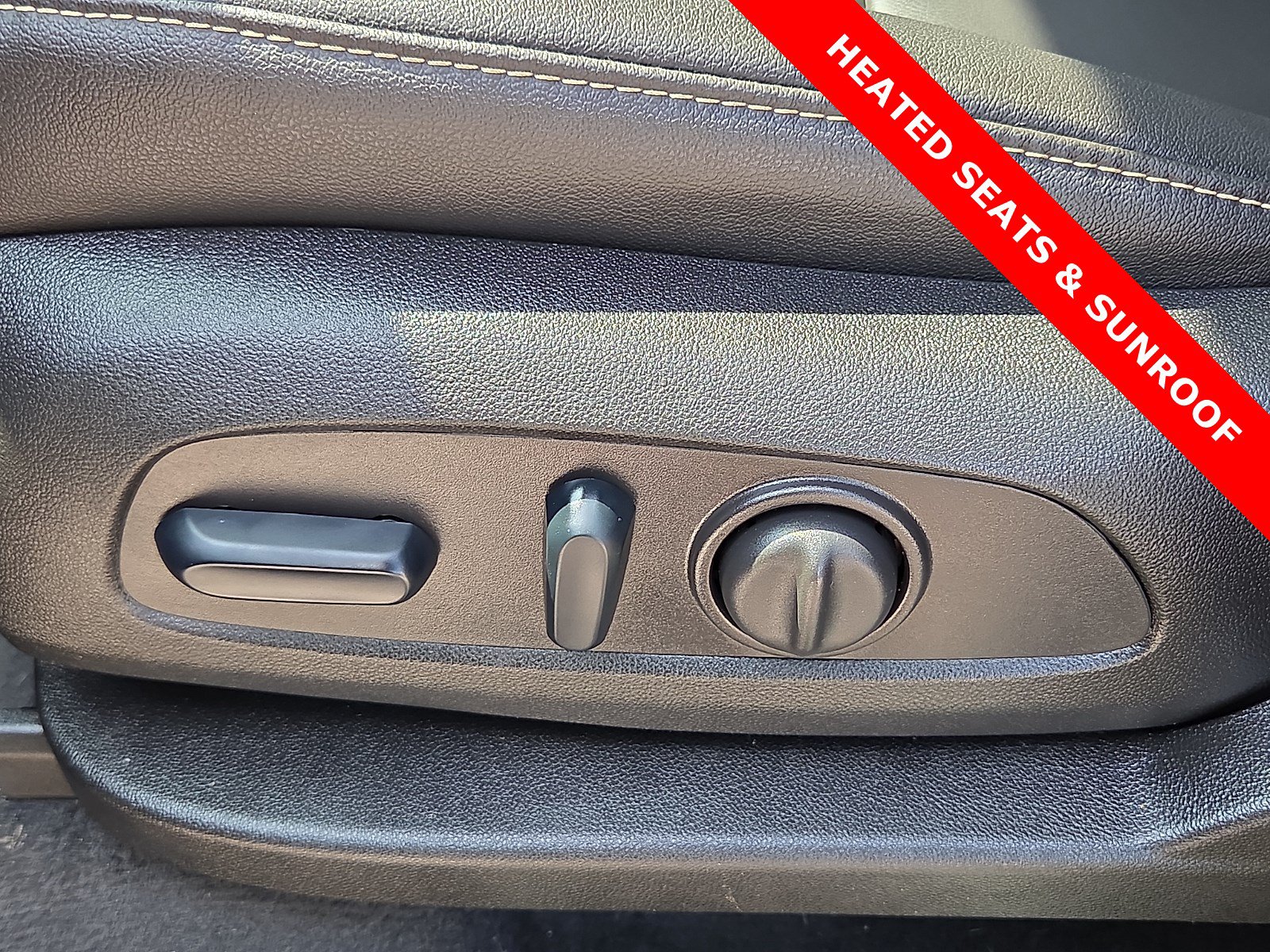 Used 2023 Chevrolet Traverse LT w/ LT Premium Package FWD image 16
