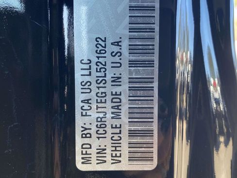 Certified 2025 Jeep Gladiator Mojave w/ Safety Group image 24