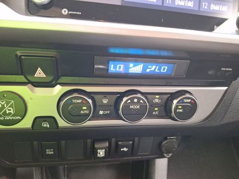 Used 2022 Toyota Tacoma SR5 RWD image 26