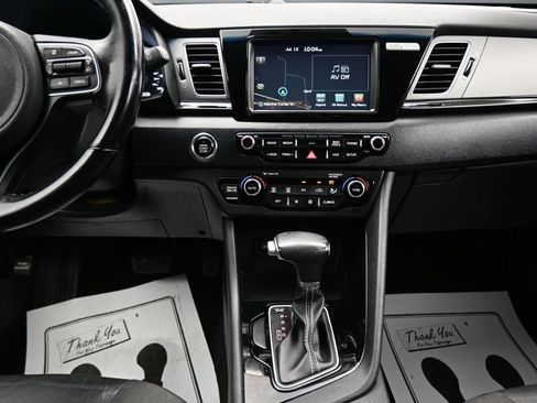Used 2017 Kia Niro FWD image 17