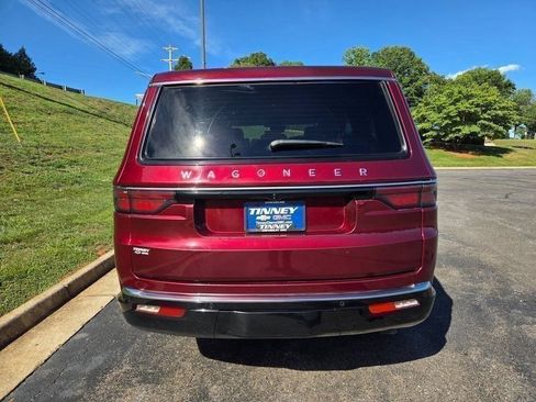 Used 2024 Jeep Wagoneer Series III AWD/4WD image 4