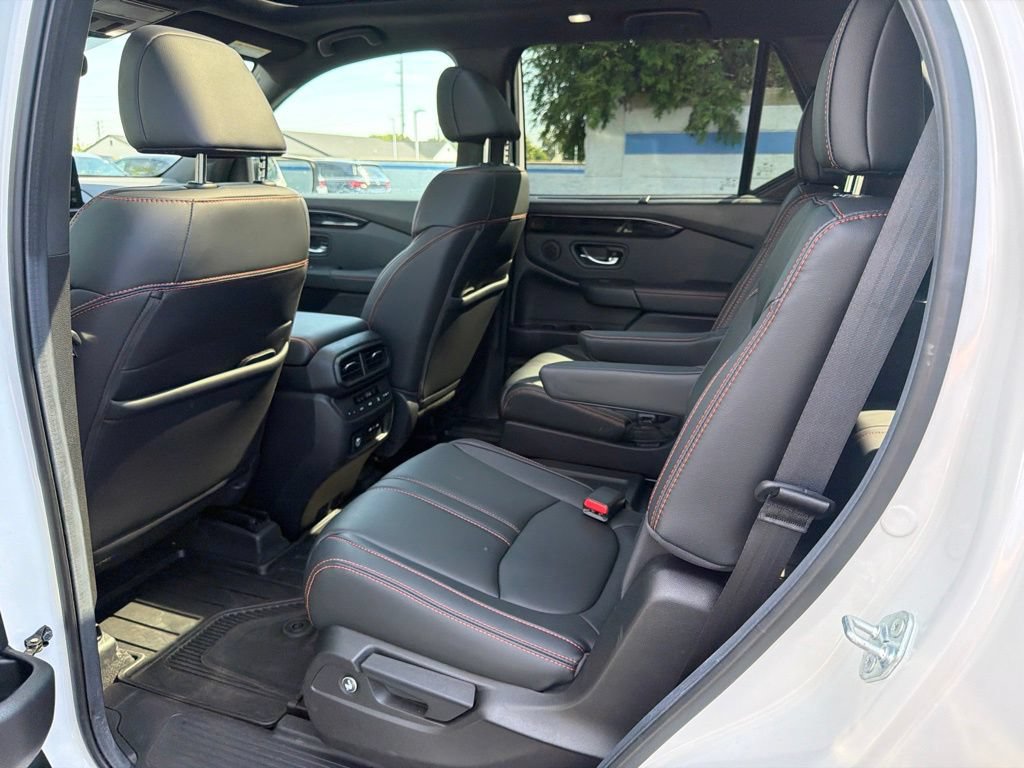 Certified 2025 Honda Pilot TrailSport image 19