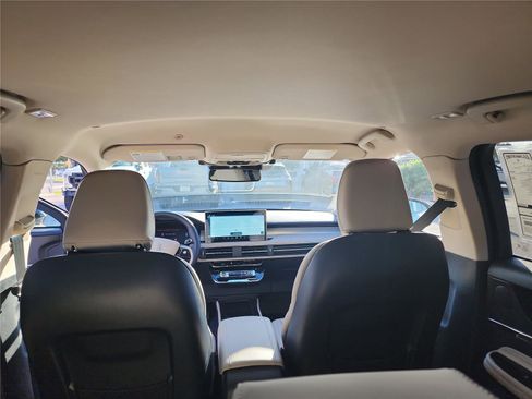 New 2026 Lincoln Corsair Premiere image 19