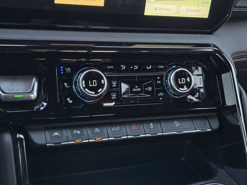 Used 2025 GMC Sierra 1500 AT4 w/ Technology Package AWD/4WD image 19
