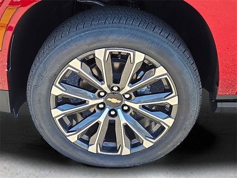 New 2025 Chevrolet Suburban High Country image 9