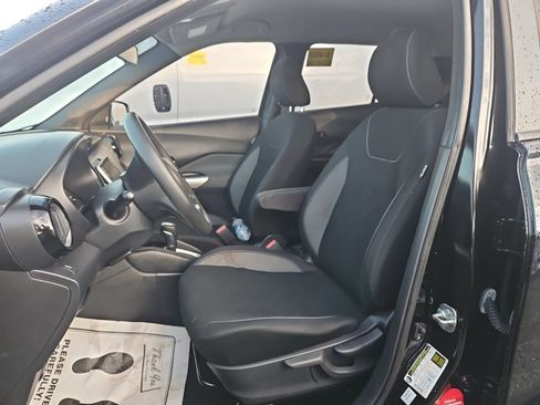 Used 2019 Nissan Kicks SV FWD image 3
