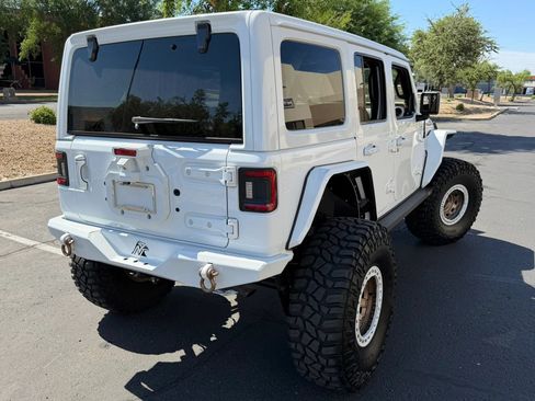 Used 2022 Jeep Wrangler Unlimited Rubicon w/ LED Lighting Group AWD/4WD image 2