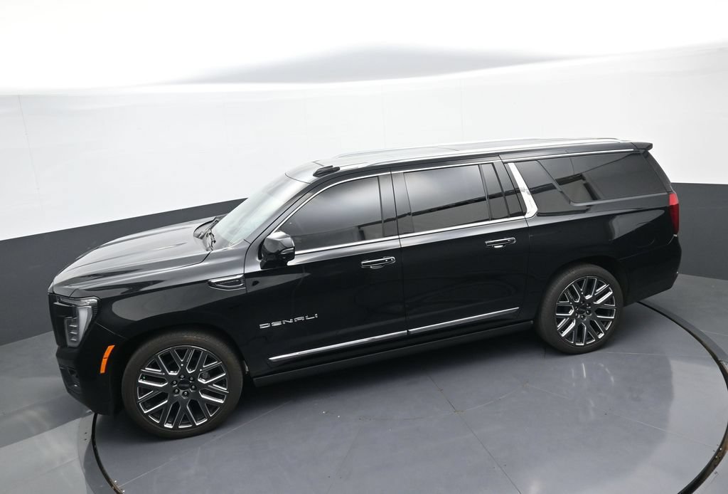Used 2025 GMC Yukon XL Denali Ultimate w/ LPO, Floor Liner Package AWD/4WD image 34