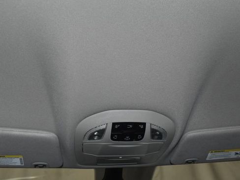 Certified 2024 Chrysler Pacifica Touring-L image 21