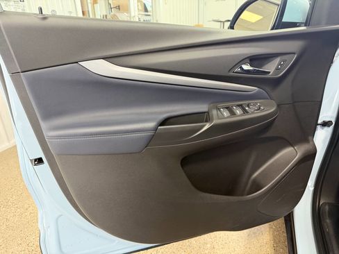 Used 2022 Chevrolet Bolt EUV LT w/ Convenience Package image 24