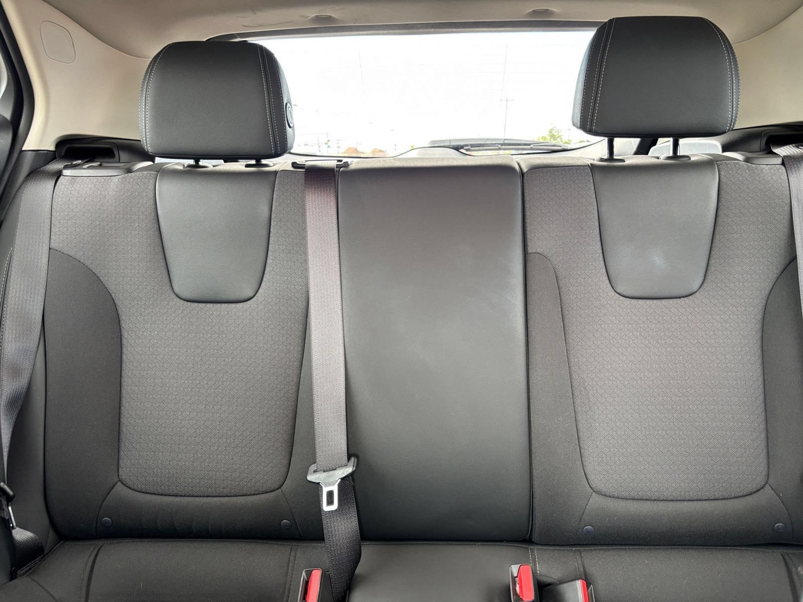 Used 2025 Buick Encore GX Preferred AWD/4WD image 37