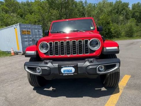 Used 2025 Jeep Wrangler Unlimited Sahara w/ Safety Group AWD/4WD image 3