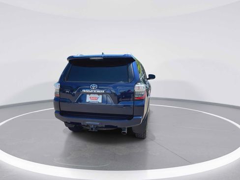 Used 2018 Toyota 4Runner SR5 AWD/4WD image 7