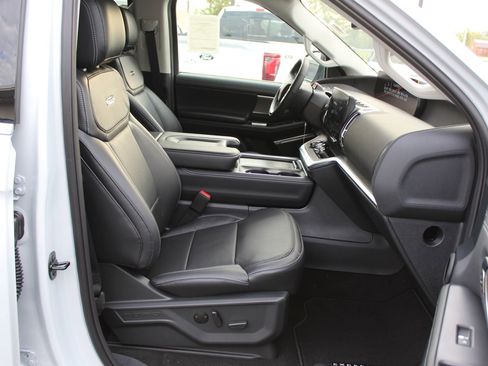 New 2025 Ford Expedition Max Platinum w/ Driver's Package image 12