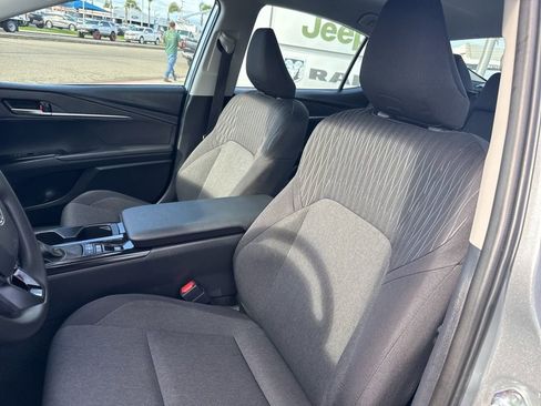 Used 2025 Toyota Camry LE image 18