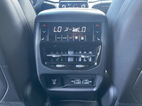 Used 2022 Jeep Grand Cherokee Overland w/ Advanced Protech Group III AWD/4WD image 14