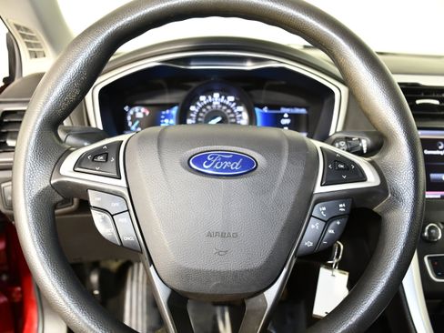 Used 2016 Ford Fusion SE FWD image 19