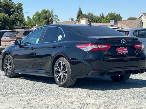 Used 2019 Toyota Camry SE FWD image 7