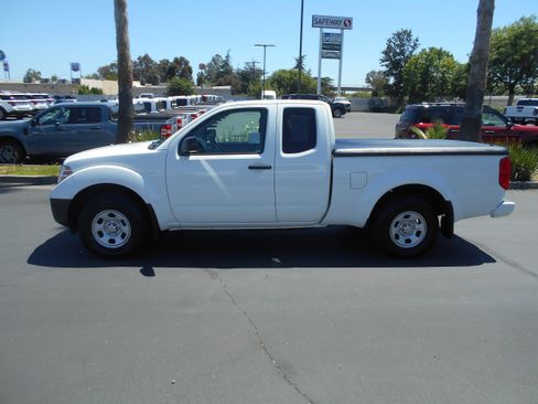 Used 2019 Nissan Frontier S RWD image 2