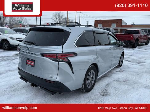 Used 2021 Toyota Sienna XLE image 4