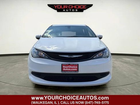 Used 2022 Chrysler Voyager LX FWD image 9