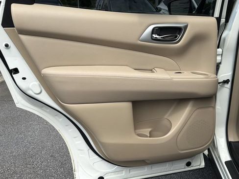 Used 2020 Nissan Pathfinder Platinum AWD/4WD image 22