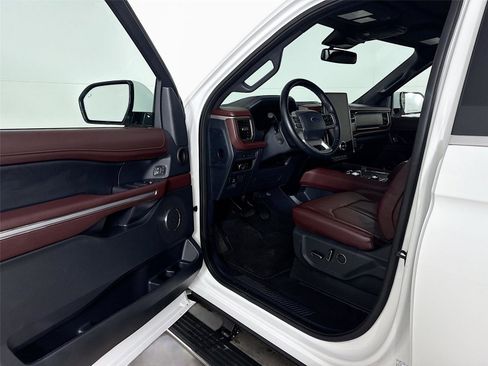 Used 2024 Ford Expedition Max Limited AWD/4WD image 3