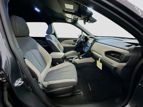 Used 2025 Subaru Forester AWD image 31