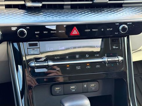 Used 2024 Kia Carnival SX Prestige image 36