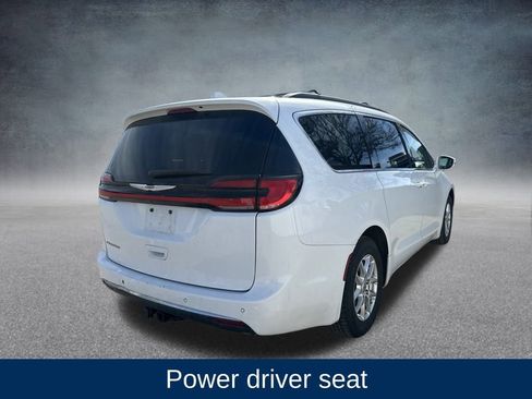 Used 2022 Chrysler Pacifica Touring-L image 6
