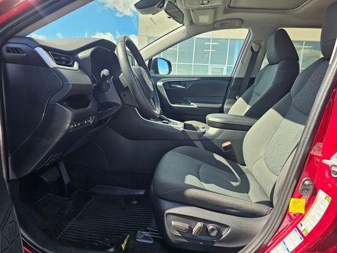 Used 2021 Toyota RAV4 XLE w/ Convenience Package image 10