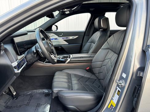 Used 2023 BMW i7 xDrive60 image 17