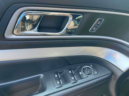 Used 2016 Ford Explorer XLT FWD image 10