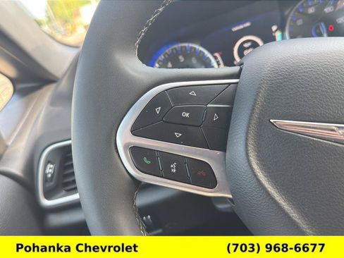 Used 2025 Chrysler Pacifica Select FWD image 12