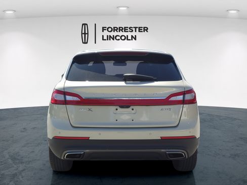 Used 2016 Lincoln MKX Reserve w/ Technology Package AWD/4WD image 4