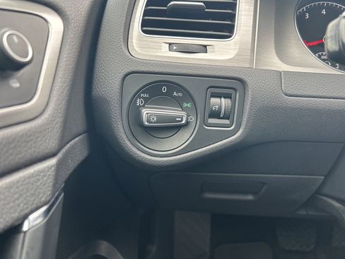 Used 2016 Volkswagen Golf SE w/ Lighting Package image 32