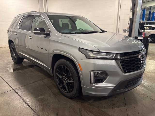 Used 2023 Chevrolet Traverse Premier FWD image 3